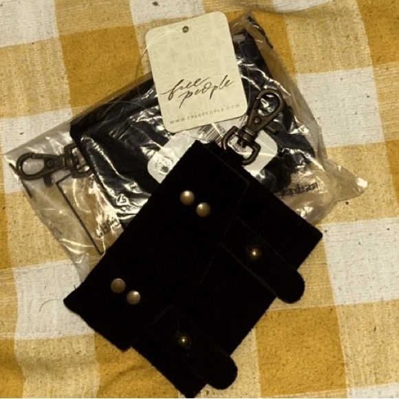 Free people Adorable, Really nice suede card  wallet. - Picture 1 of 7